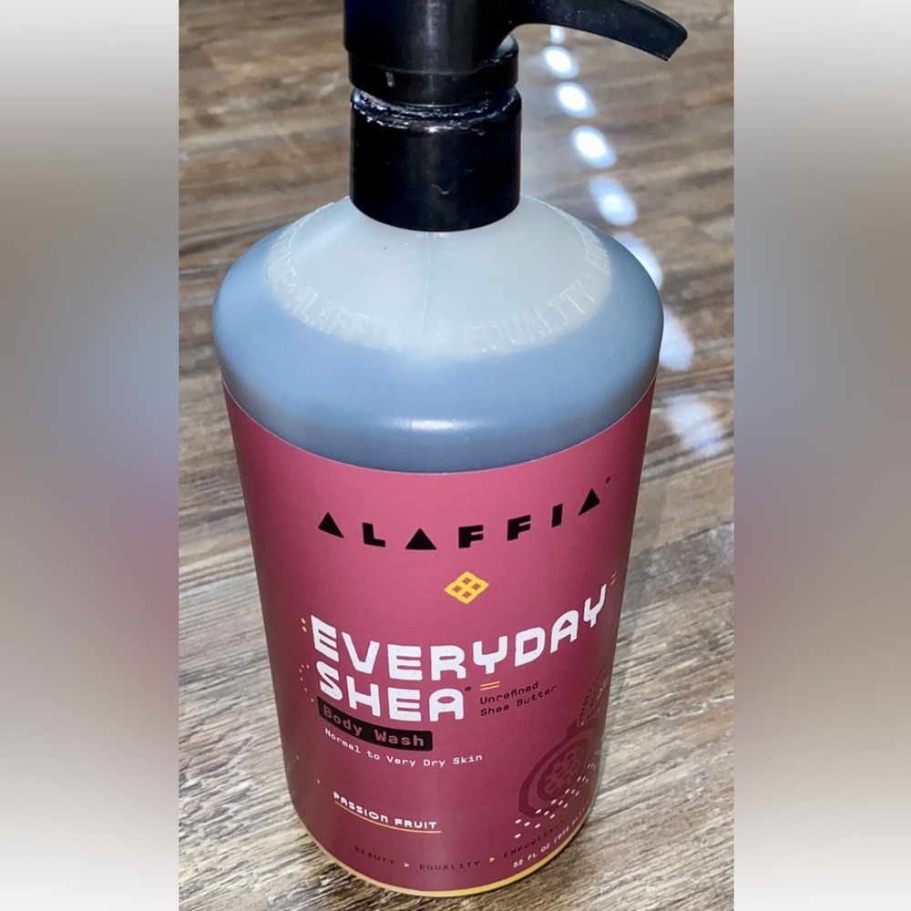 NEW ALAFFIA PASSION FRUIT SHEA BODY WASH 32 OZ PUMP BOTTLE